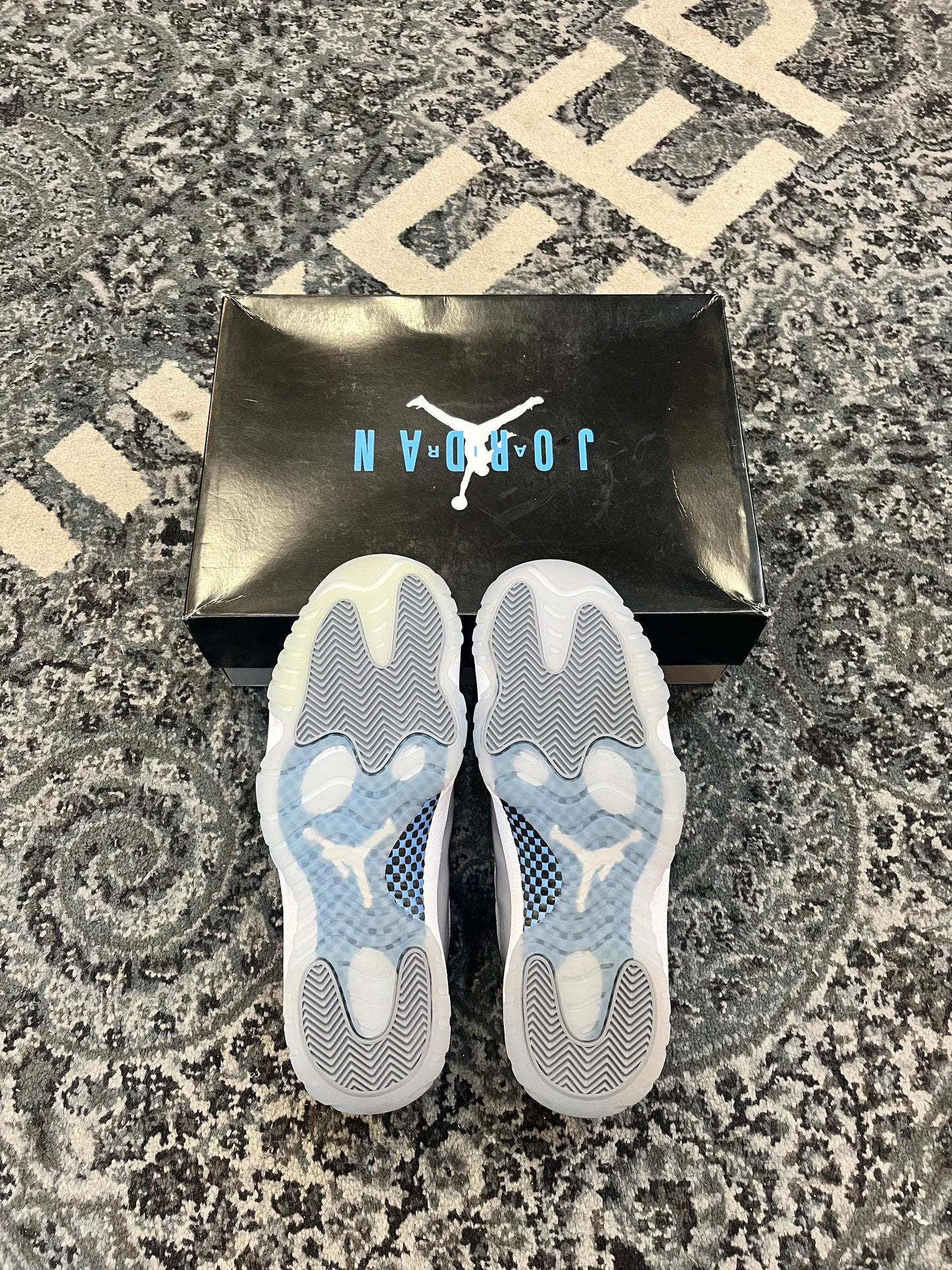 Pre-owned Cement Grey 11 Low