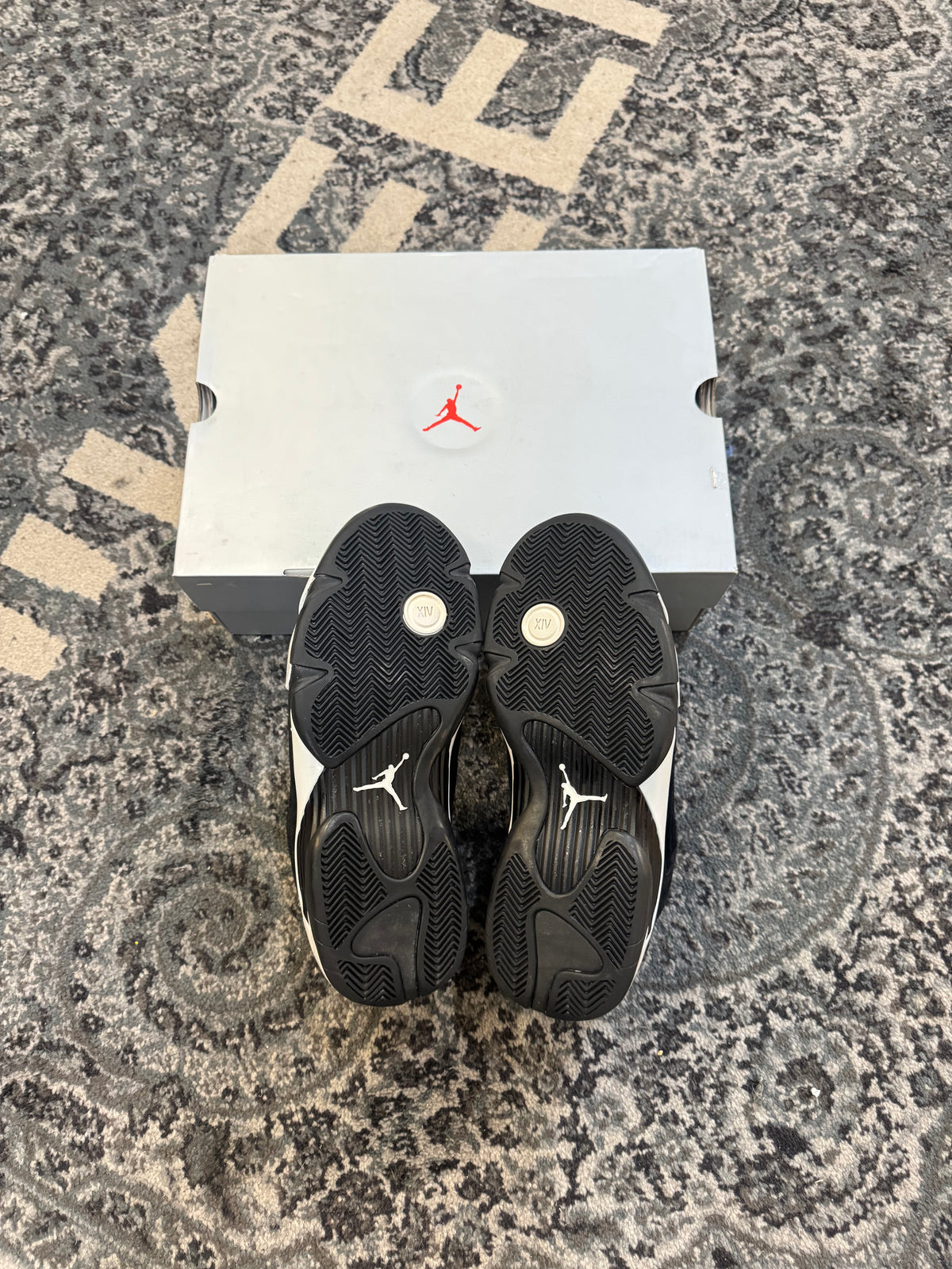 Pre-owned Black White 14