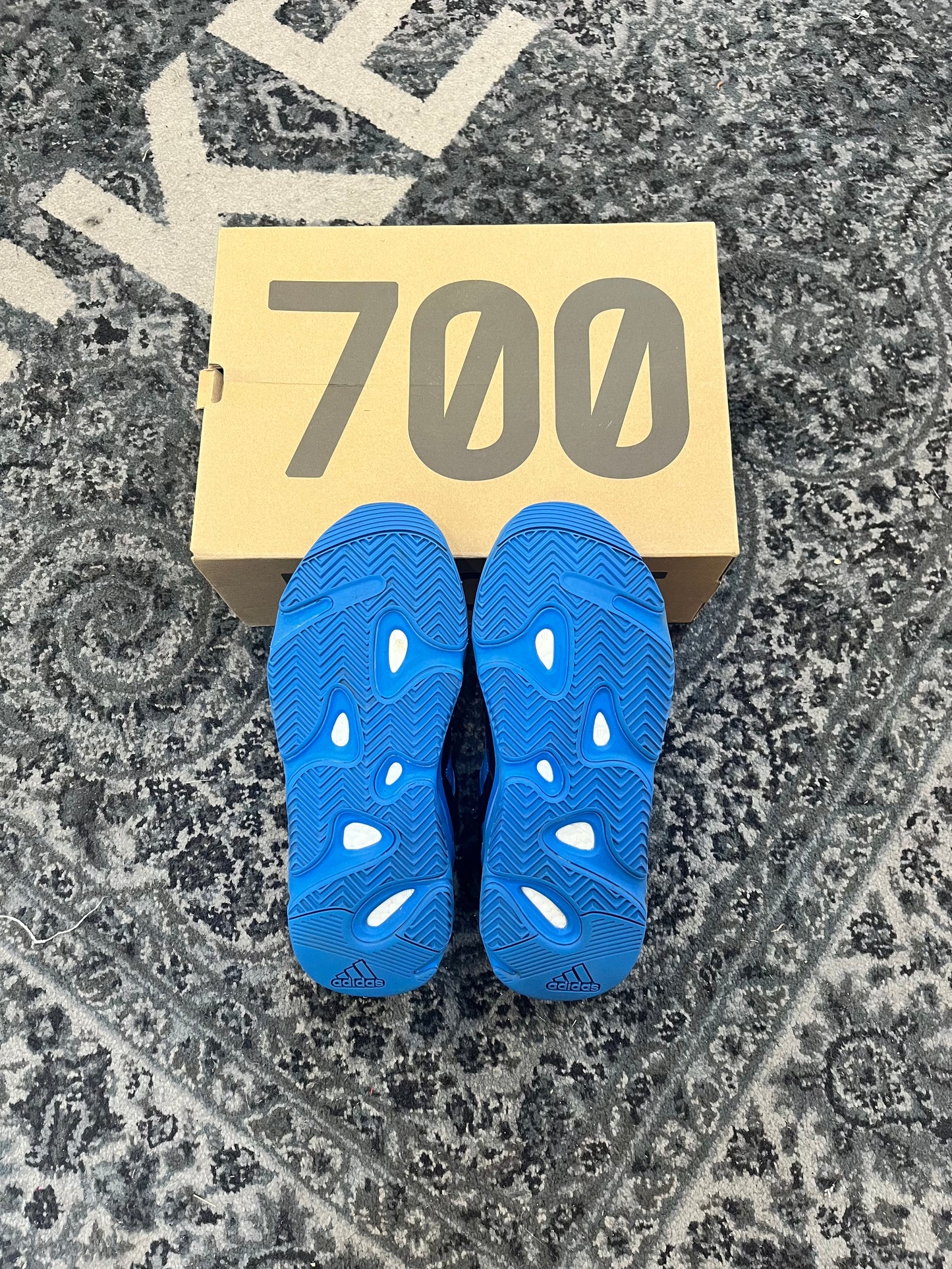 Pre-owned Hi Res Blue 700