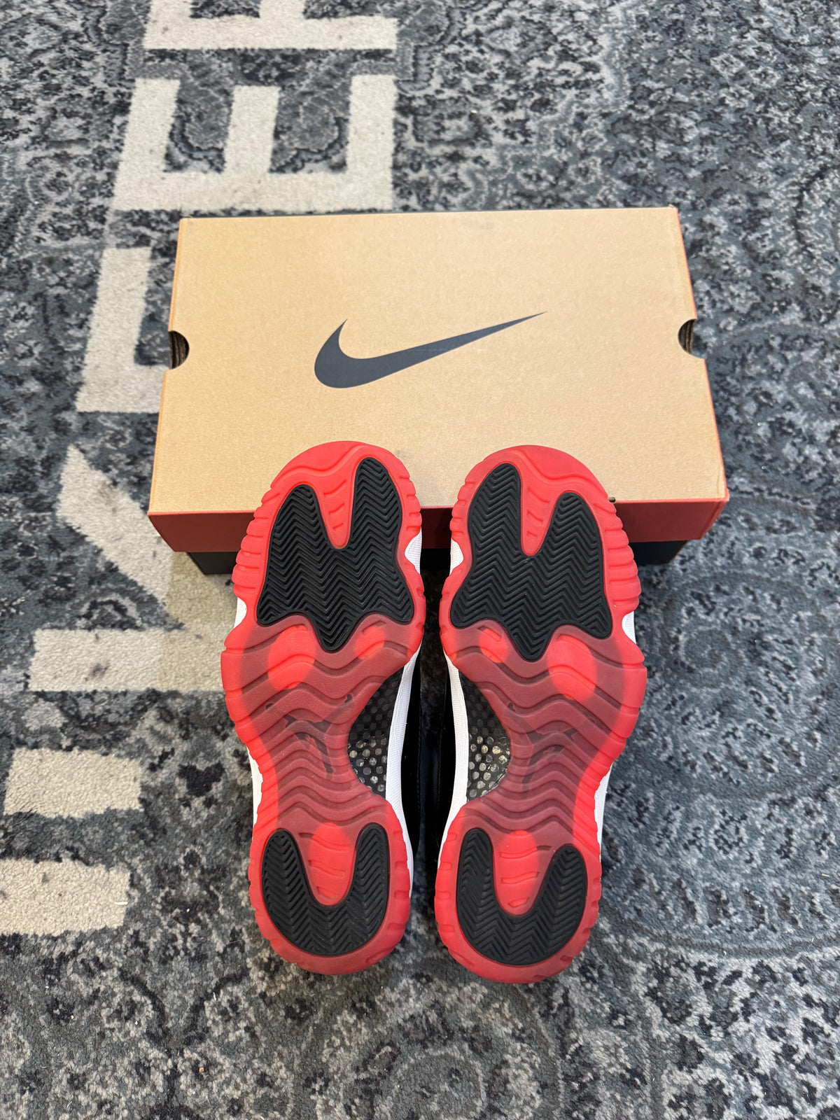 Pre-owned Bred 11 low