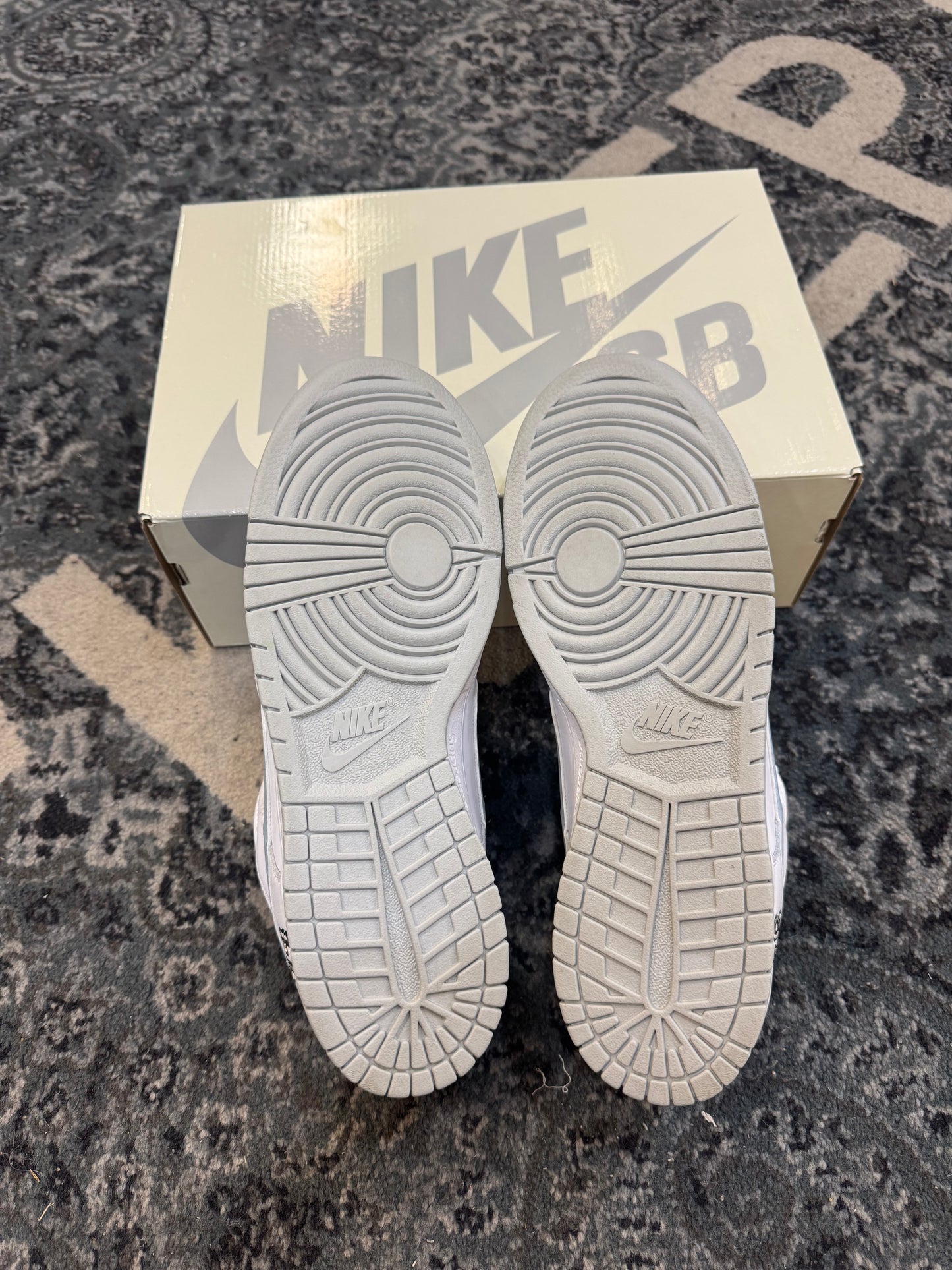 Pre-owned Nike SB Dunk Low Supreme White