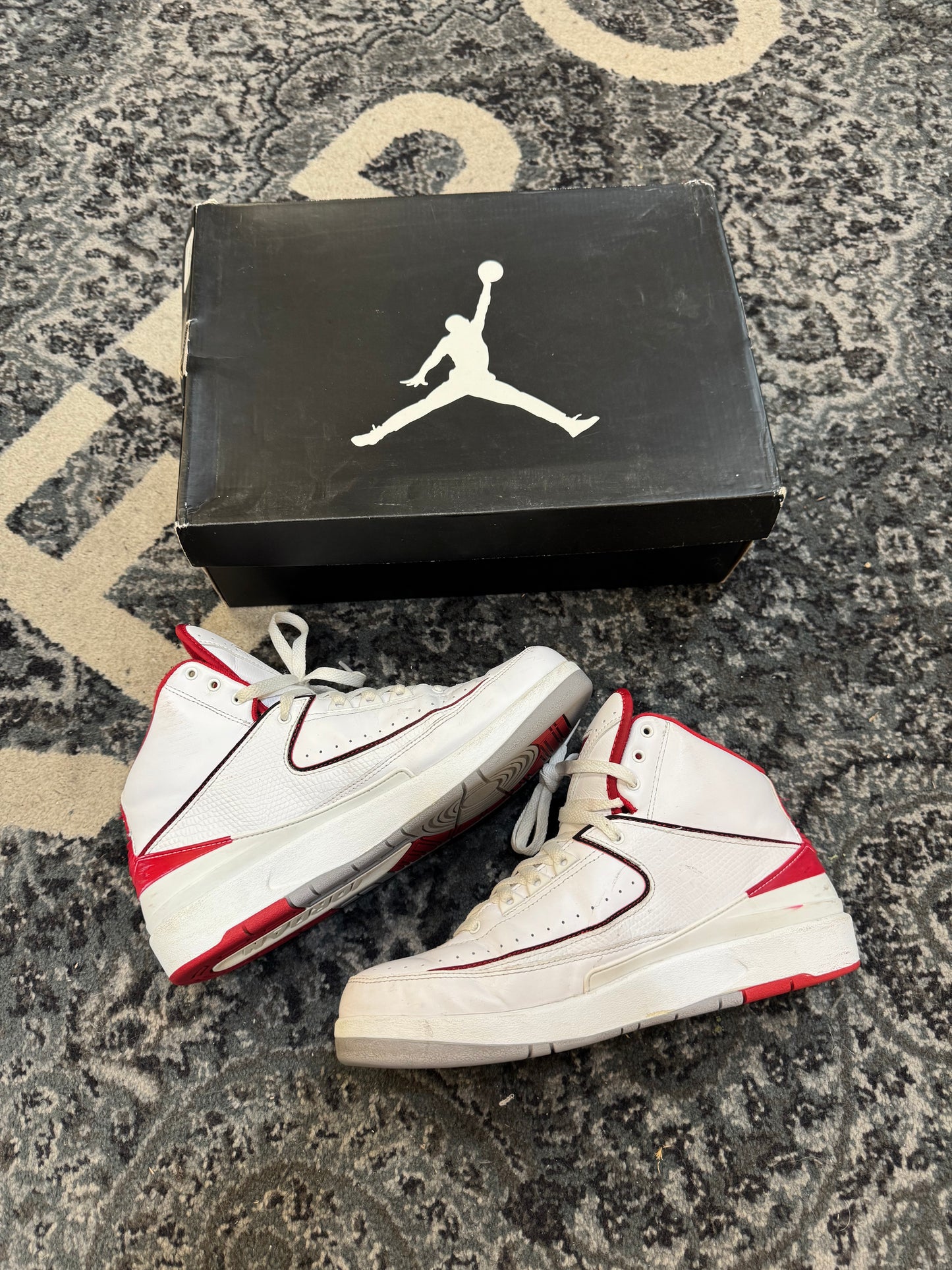 Pre-owned Retro 2 White Red (2014)