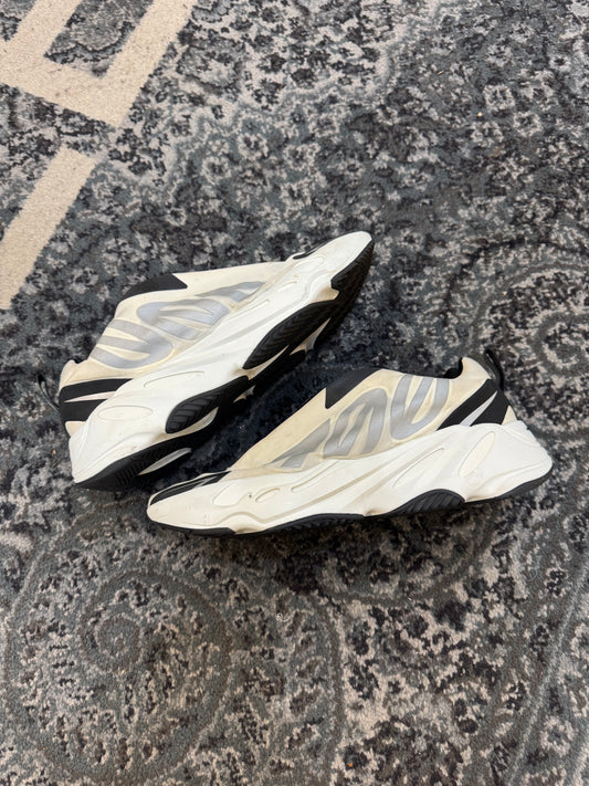 Pre-owned 700 MNVN Analog