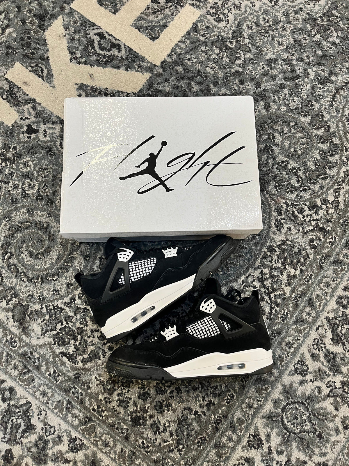 Pre-owned white thunder 4