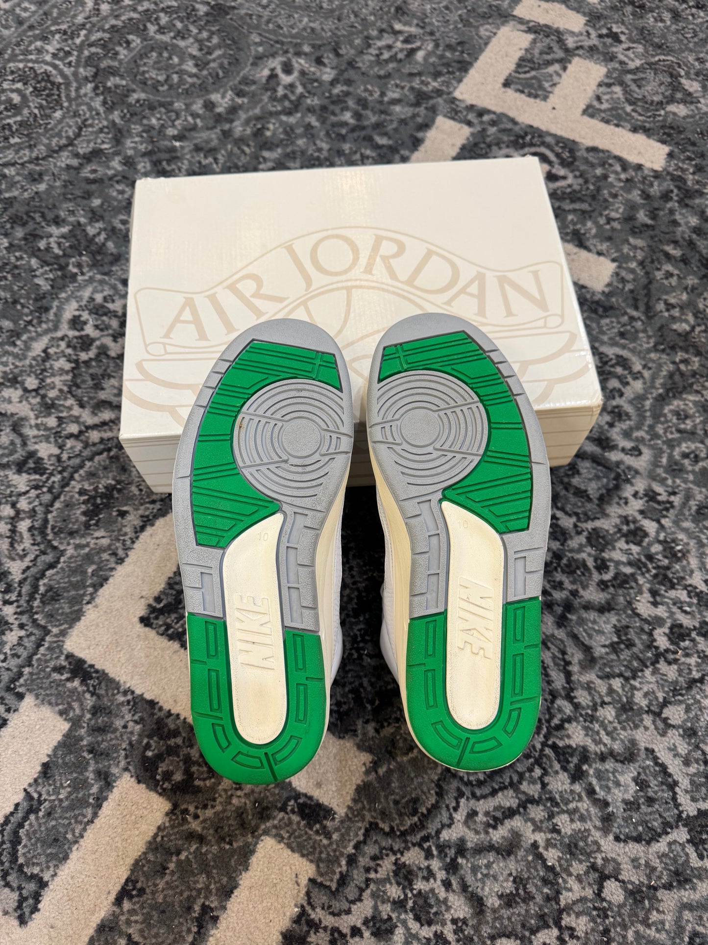 Pre-owned Retro 2 Lucky Green