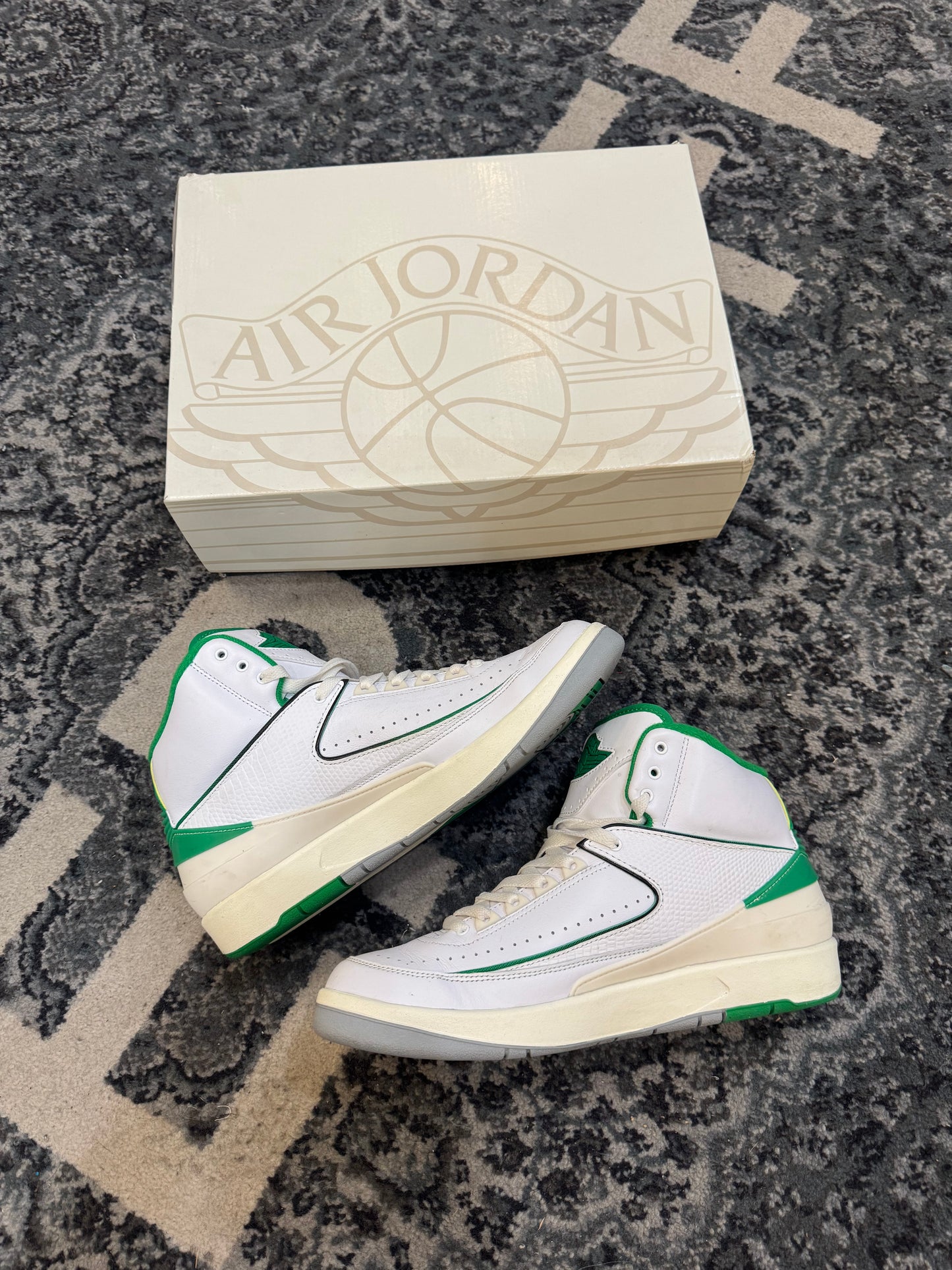 Pre-owned Retro 2 Lucky Green