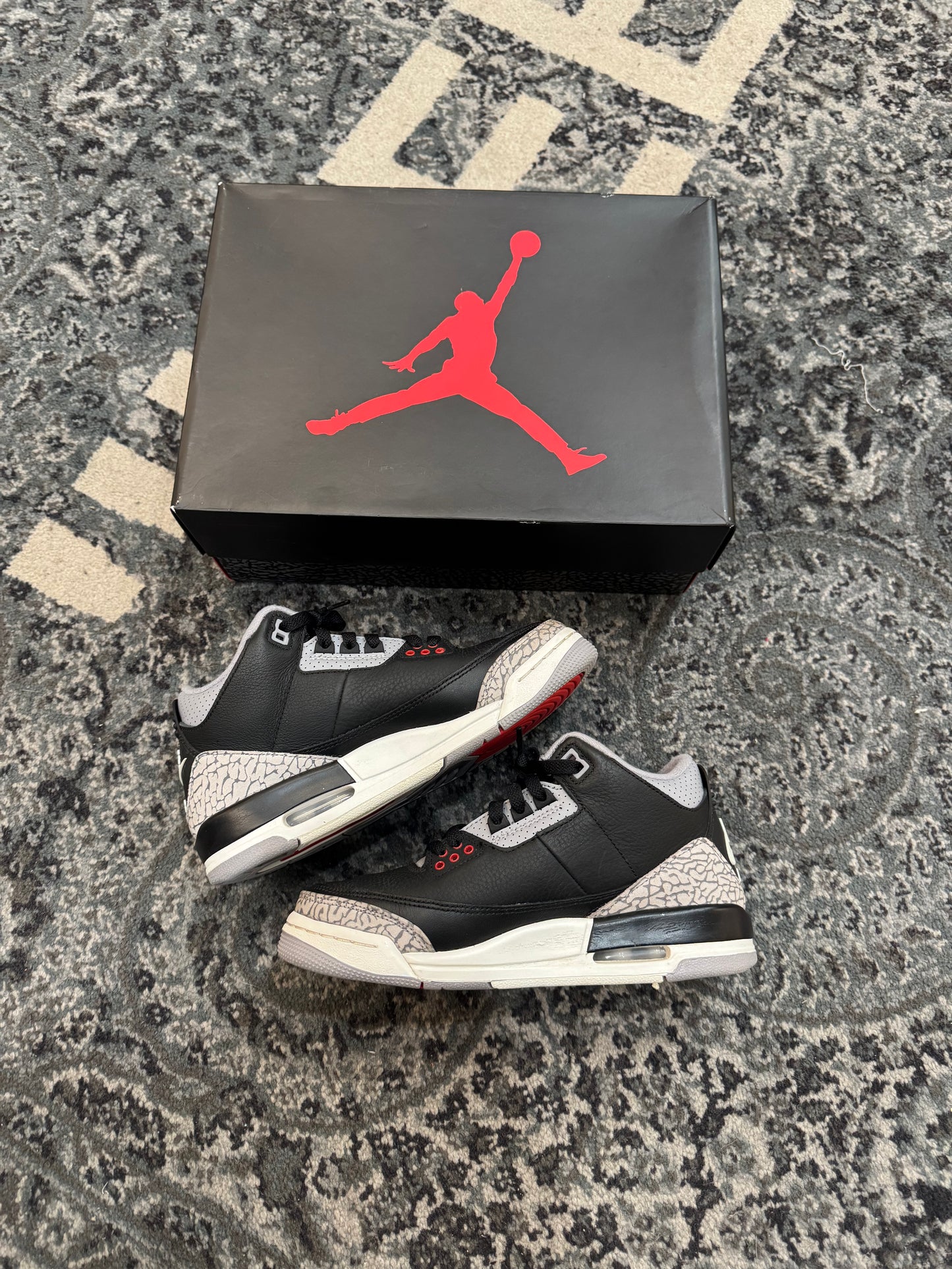 Pre-owned Black Cement 3