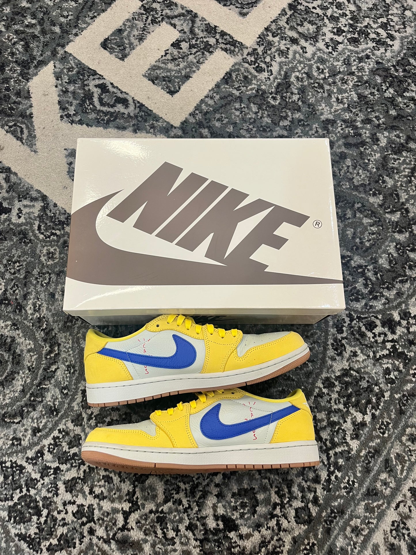 Pre-owned Canary Travis Scott 1 Low