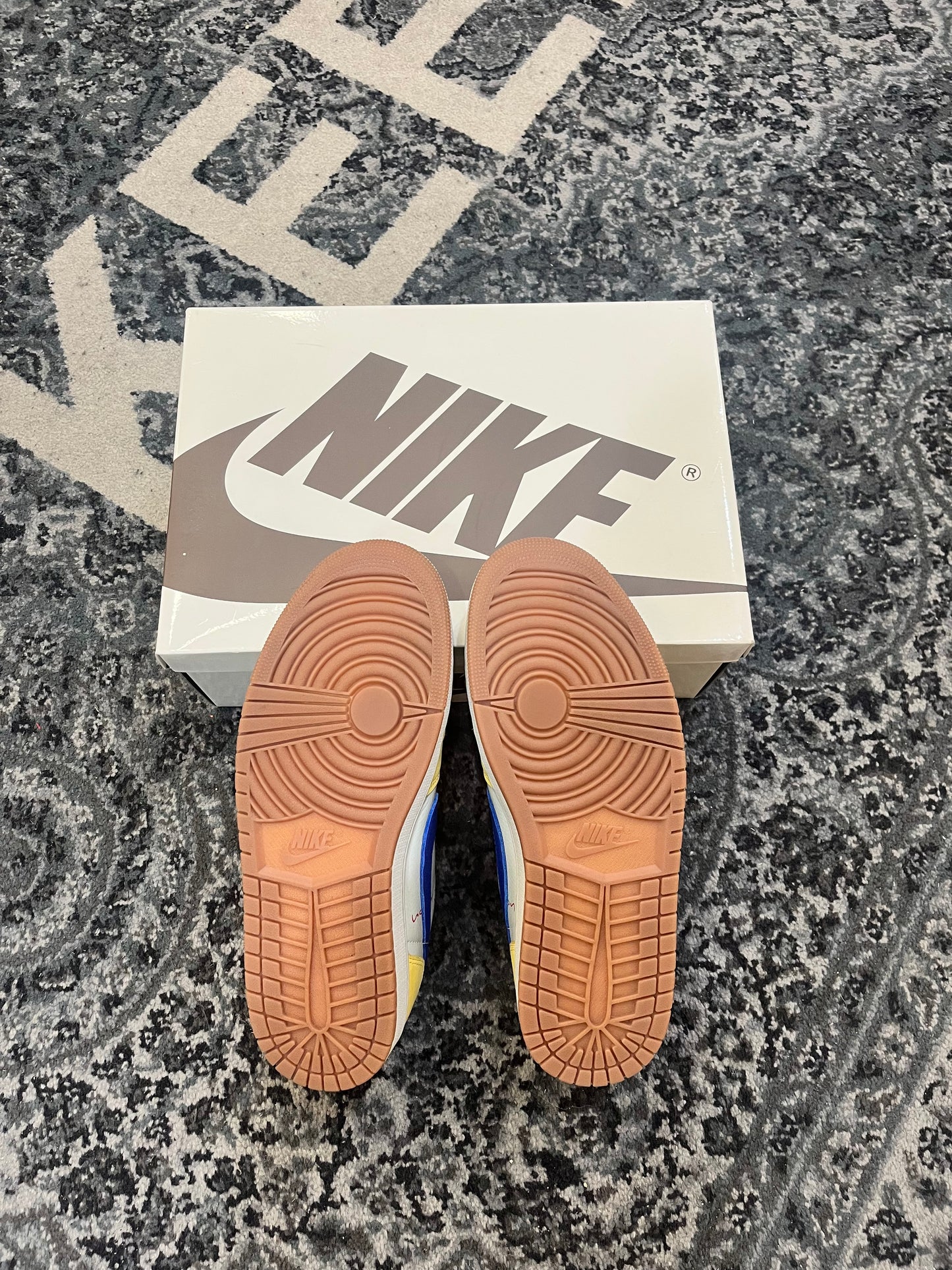 Pre-owned Canary Travis Scott 1 Low