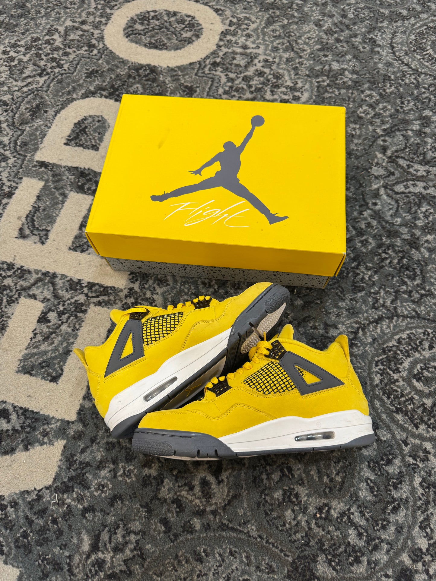 Pre-owned Lightning 4