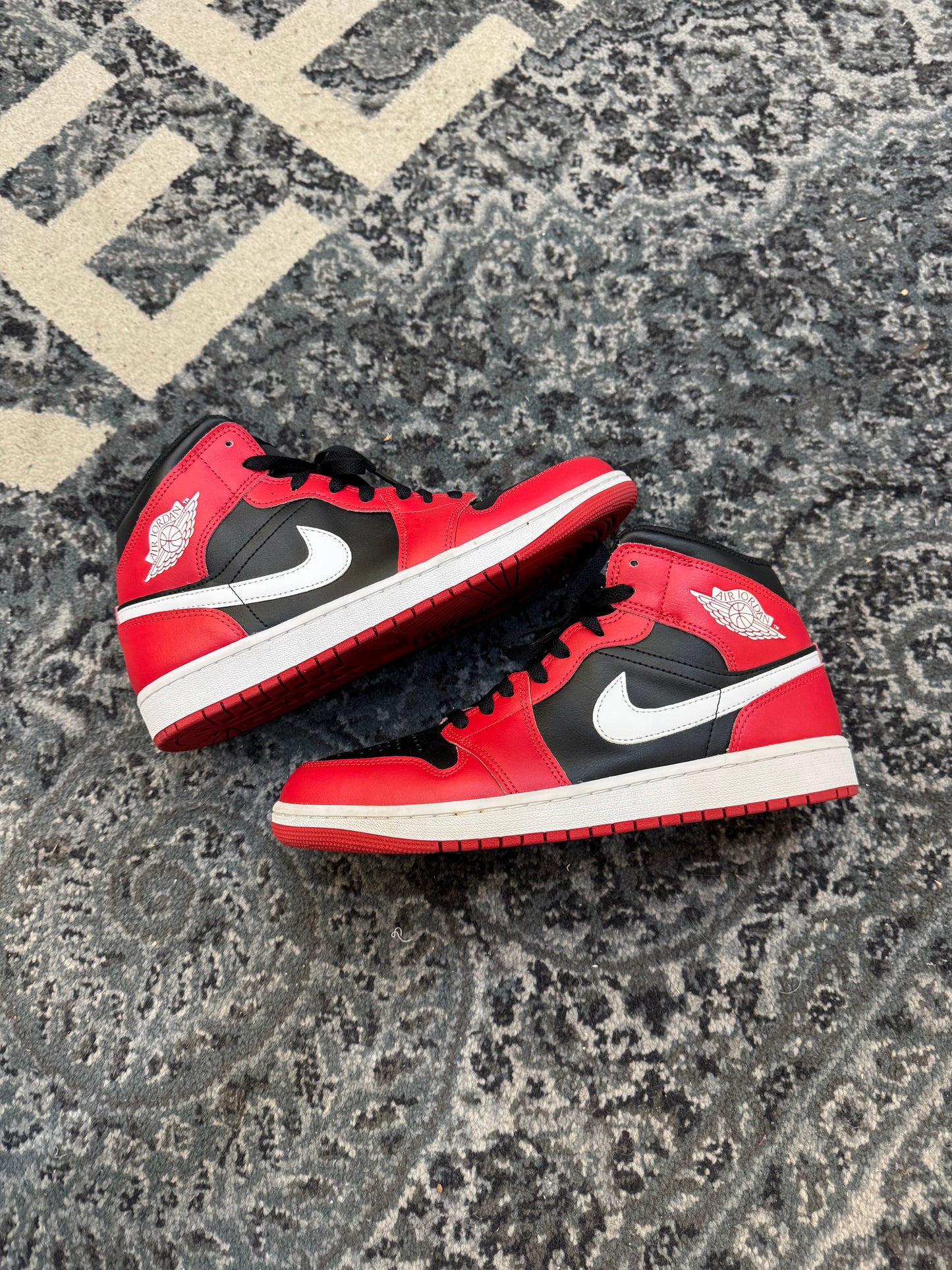 Pre-owned Jordan 1 Mid bred