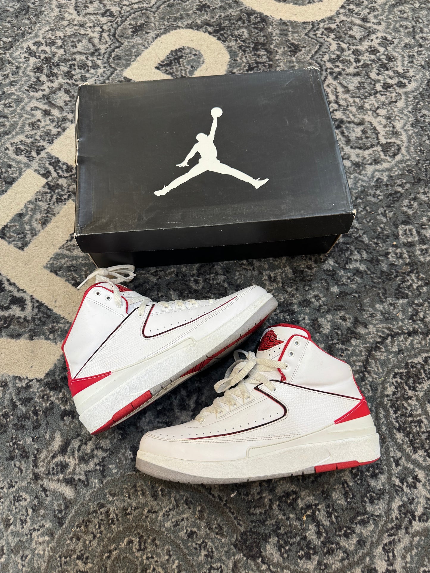 Pre-owned Retro 2 White Red (2014)