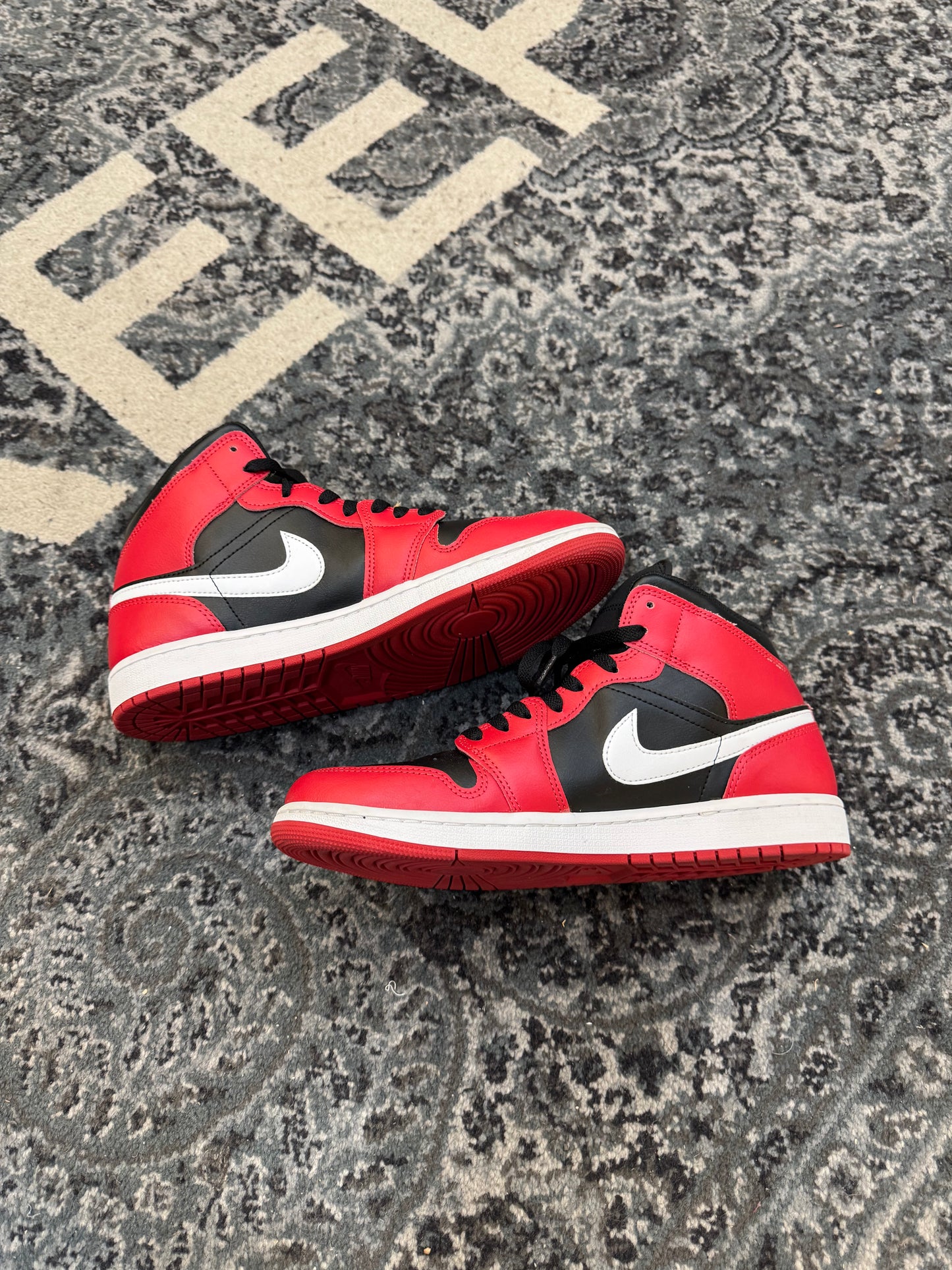 Pre-owned Jordan 1 Mid bred