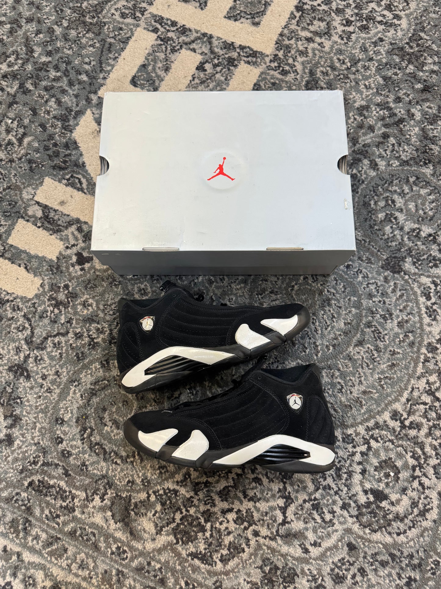 Pre-owned Black White 14