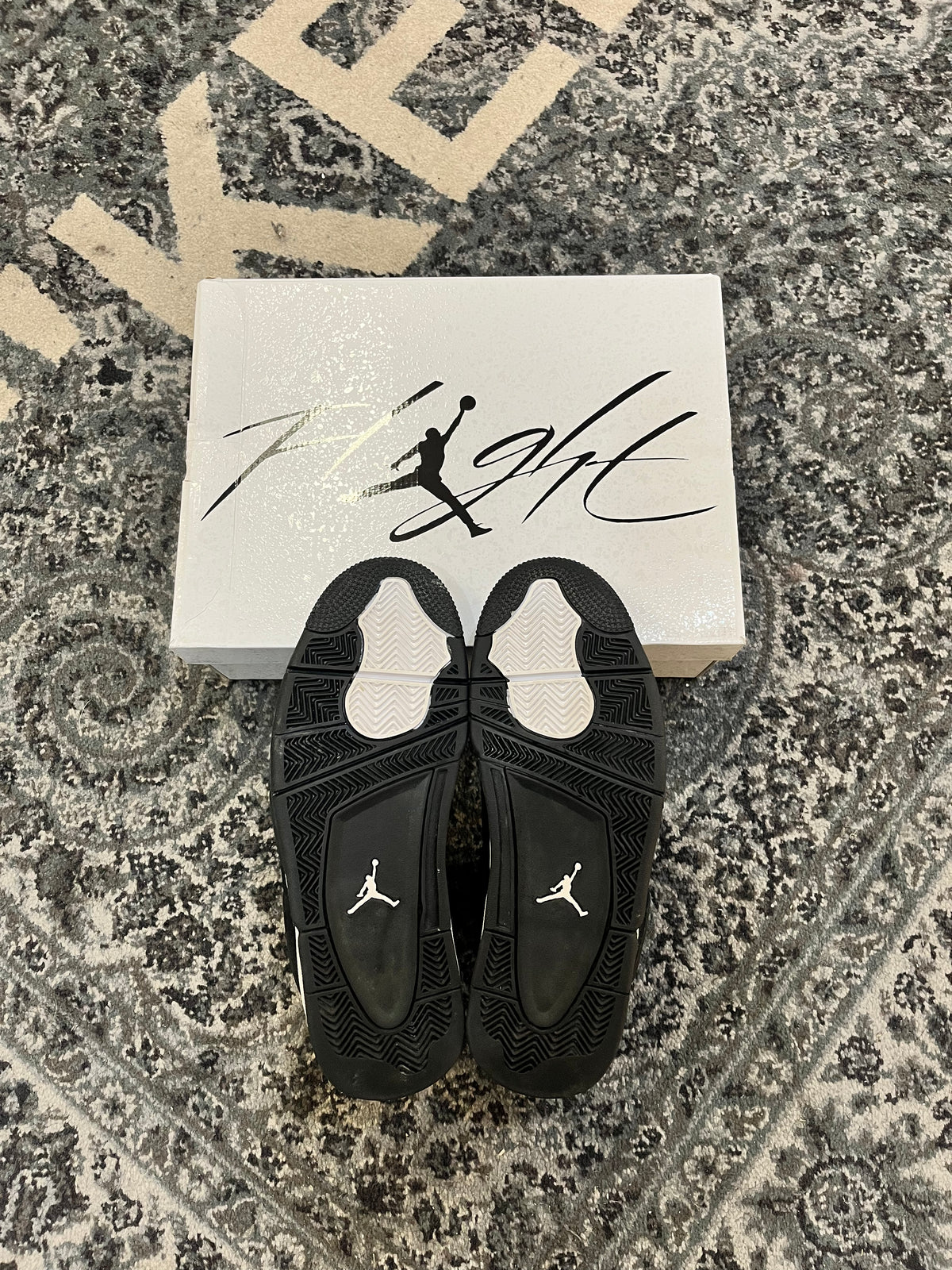 Pre-owned white thunder 4