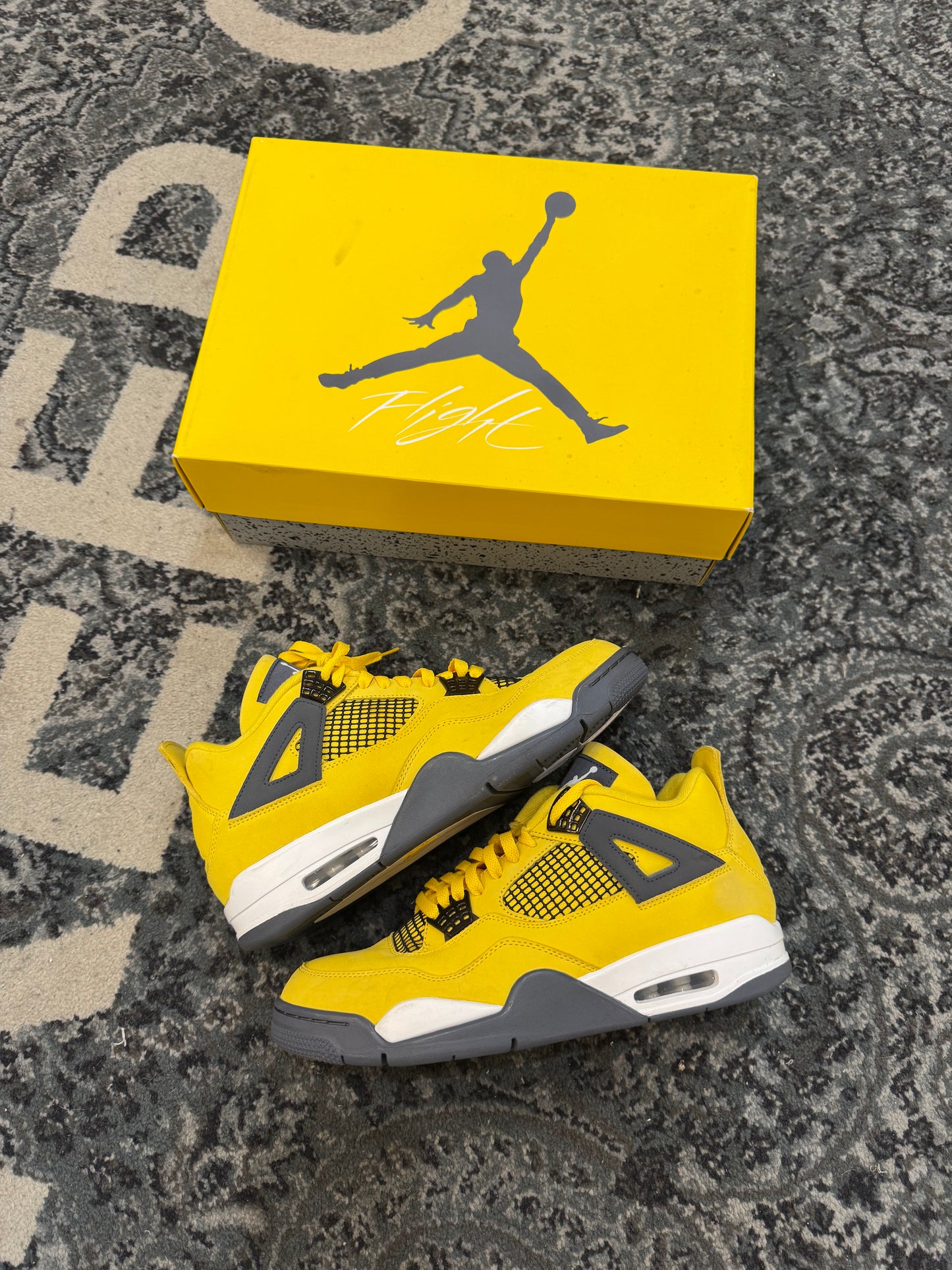 Pre-owned Lightning 4