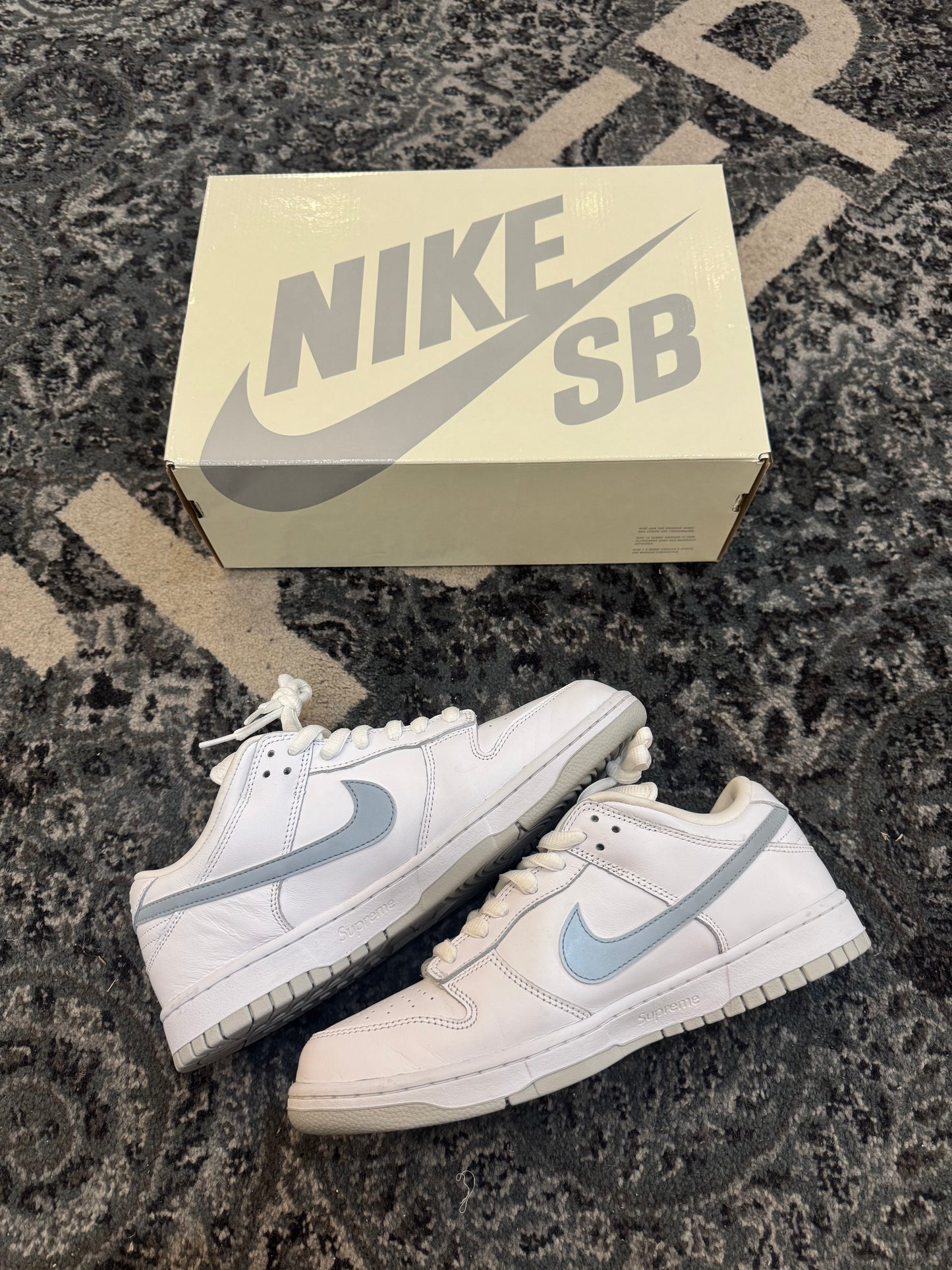 Pre-owned Nike SB Dunk Low Supreme White