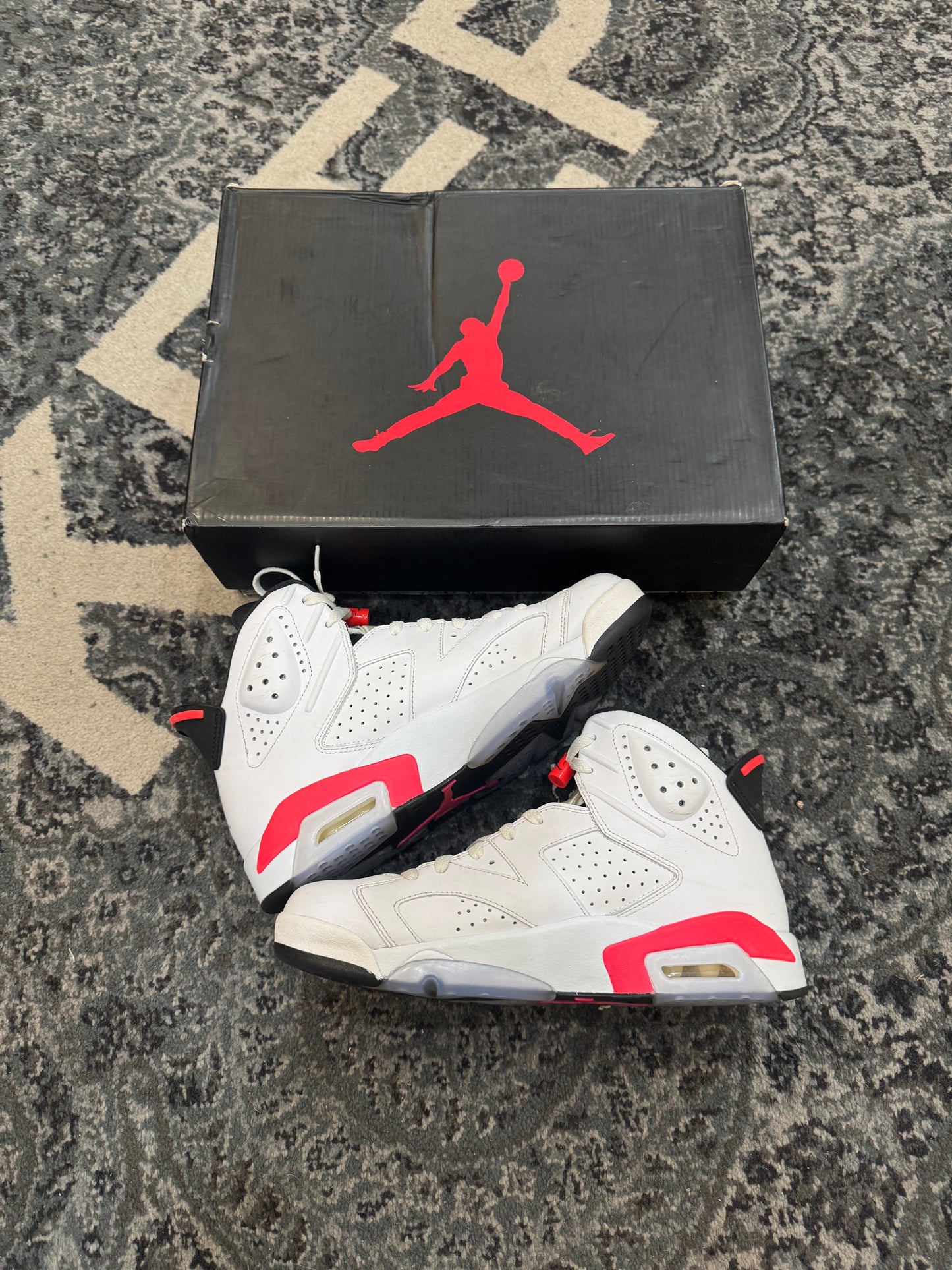 Pre-owned White Infrared 6 (2014)
