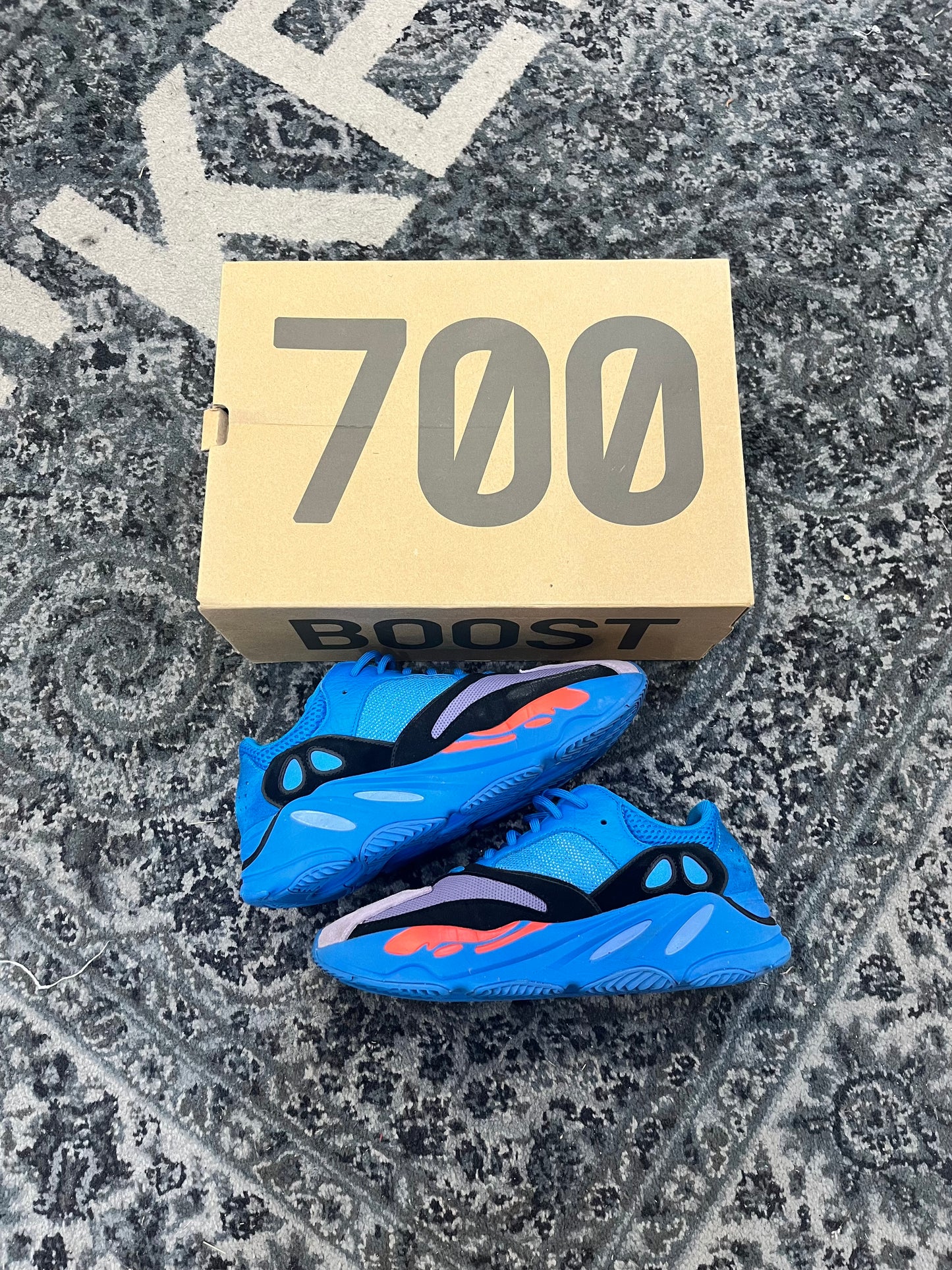 Pre-owned Hi Res Blue 700