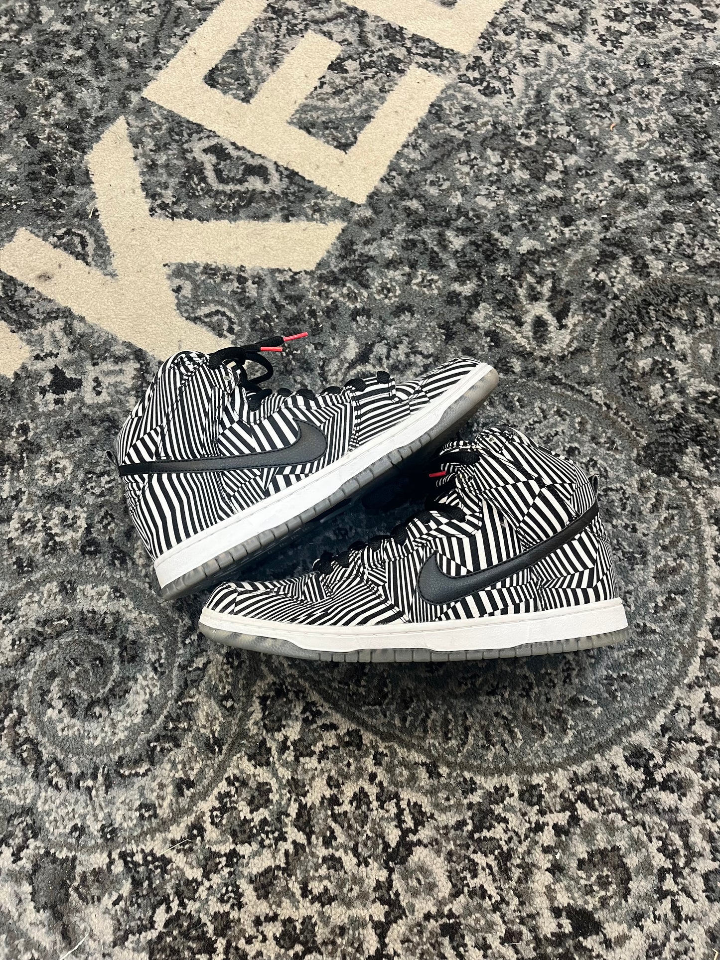 Pre-owned SB Dunk High Concepts Car
