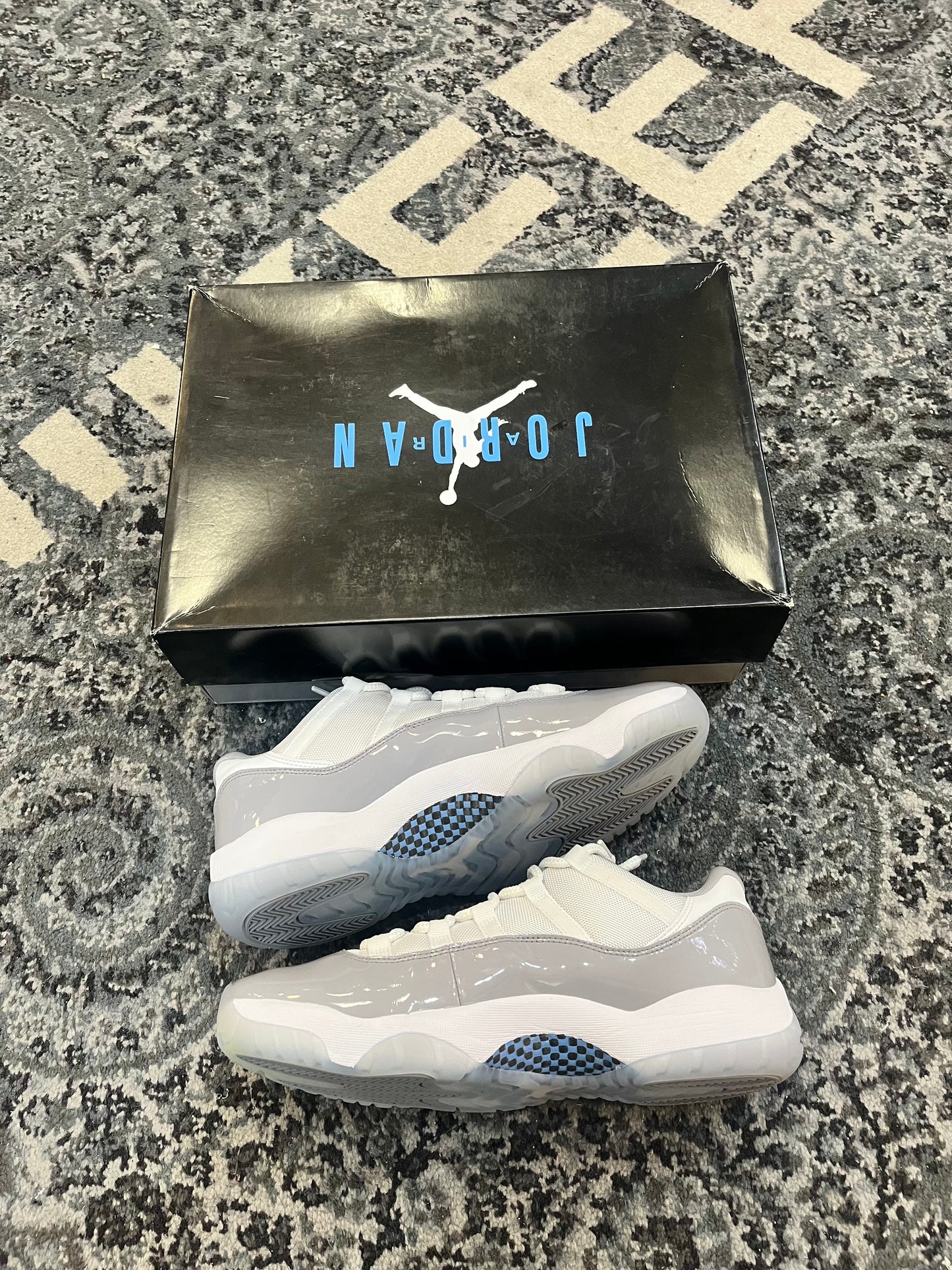 Pre-owned Cement Grey 11 Low